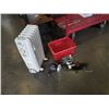 Image 1 : OIL HEATER, 2 SCISSOR JACKS AND LIGHT