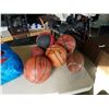 Image 2 : 2 HOCKEY BAGS OF BASKETBALLS, SPORTING GOODS