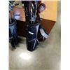 Image 2 : 2 SMALL BAGS OF GOLF CLUBS