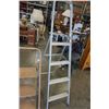 Image 3 : 2 aluminum ladders 3 step and 4 step