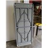 Image 2 : 6 ft folding leg table