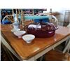 Image 2 : VISIONS LIDDED BAKING DISH AND 3 SMALL BOWLS AND PORCELAIN JAR