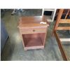 Image 2 : ETHAN ALLEN MAPLE SINGLE SIZE BED FRAME AND 1 DRAWER NIGHTSTAND
