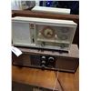 Image 2 : 2 VINTAGE RADIOS DELTEK AND OTHER