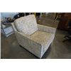 Image 2 : UPHOLSTERED ACCENT CHAIR