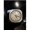 Image 2 : VINTAGE WESTCLOX METAL WALL CLOCK