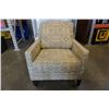 Image 2 : UPHOLSTERED ACCENT CHAIR