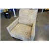 Image 8 : UPHOLSTERED ACCENT CHAIR