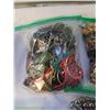 Image 8 : 5 bags of various jewelry