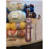 Image 2 : Assorted knitting supplies (21 pieces)