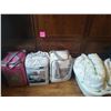 Image 1 : 3 Comforter Sets - 2 f/q - 1 Twin