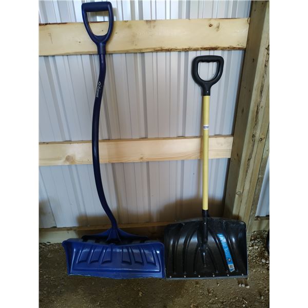 Two winter shovels 1x Grant / 1x Yardworks