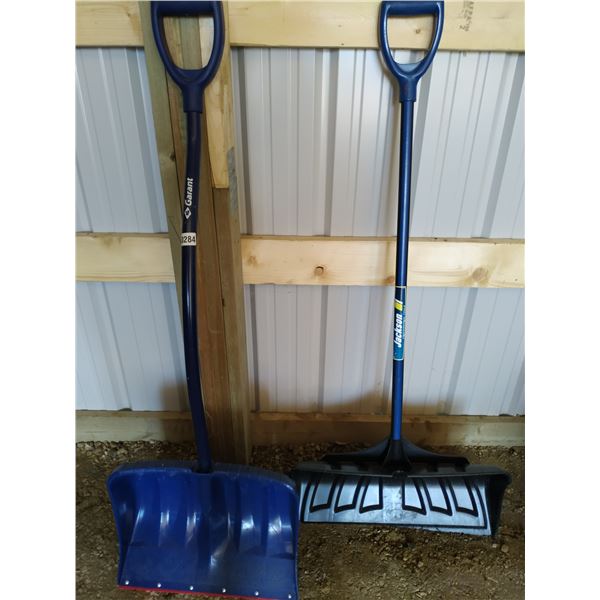 Two winter shovels 1x Grant/ 1x Jackson