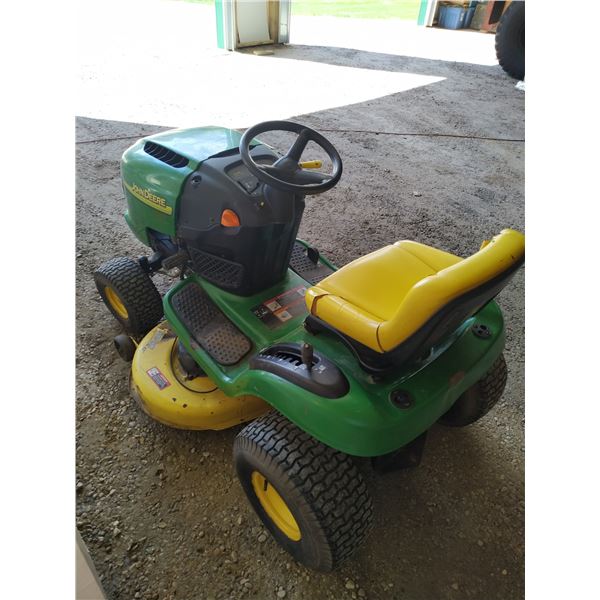 John Deere L110 Automatic Riding Lawn Mower