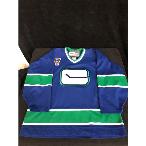 VANCOUVER CANUCKS MENS CCM JERSEY SIGNED BY MATT COOKE (SIZE LARGE)