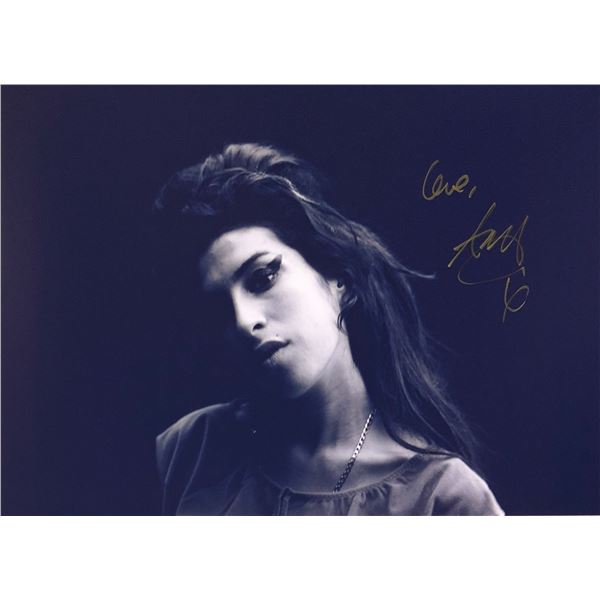 AMY WINEHOUSE AUTOGRAPHED PHOTO
