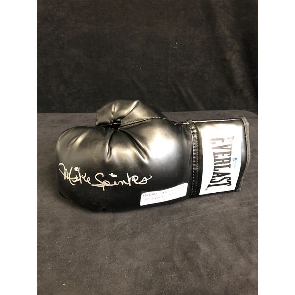 MICHAEL SPINKS AUTOGRAPHED BLACK EVERLAST BOXING GLOVER (BECKETT COA)