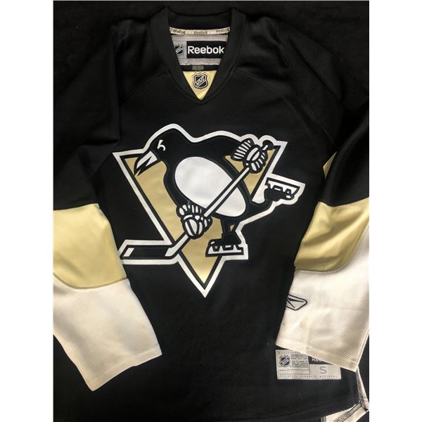 PITTSBURGH PENGUINS REEBOK JERSEY (SIZE SM)