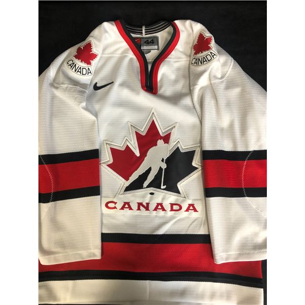 TEAM CANADA HOCKEY JERSEY (SIZE 44)
