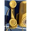 Image 5 : Old Gold Table Telephone
