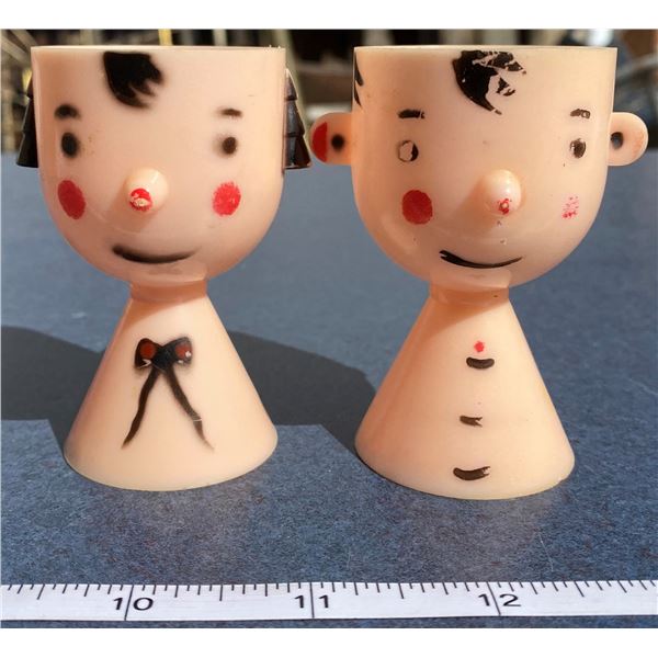 2 Plastic Egg Cups