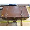 Image 1 : VINTAGE SUITCASE