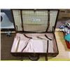 Image 2 : VINTAGE SUITCASE