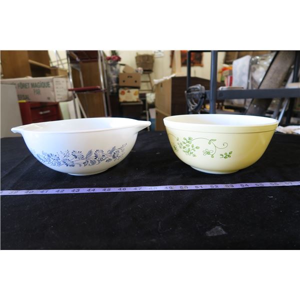 2 Pyrex Bowls