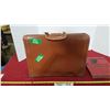 Image 4 : Vintage Briefcase & Book