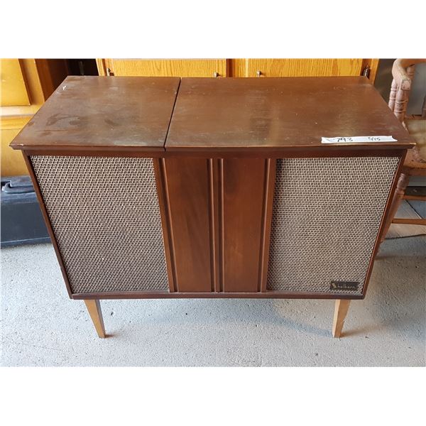 Cabinet Stereo