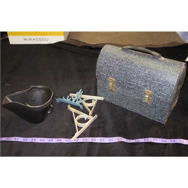 Vintage Lunchbox & Misc. Décor