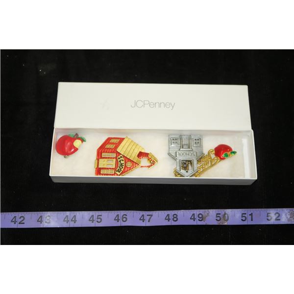 Teachers Pet Pins/Badges