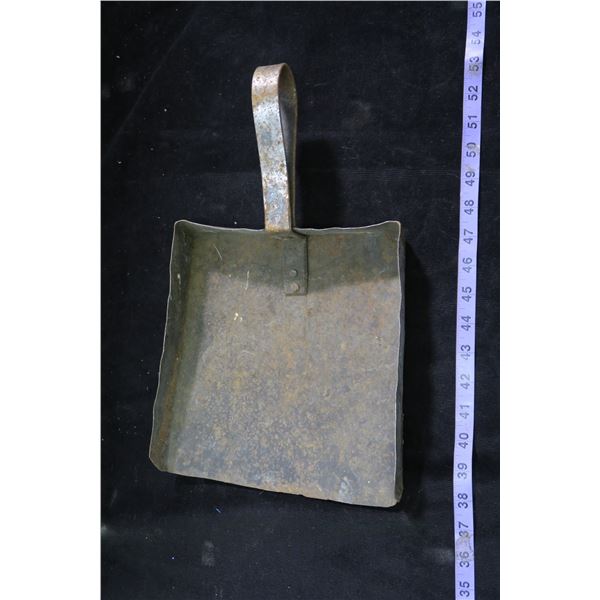 Vintage Metal Dust Pan