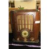 Image 9 : Vintage Radio & Shipping Crate
