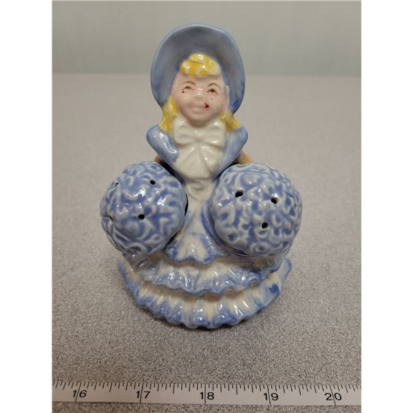 Salt & pepper girl with flowers