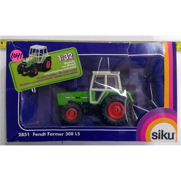 Siko 1/32 Scale Diecast Fendt Tractor