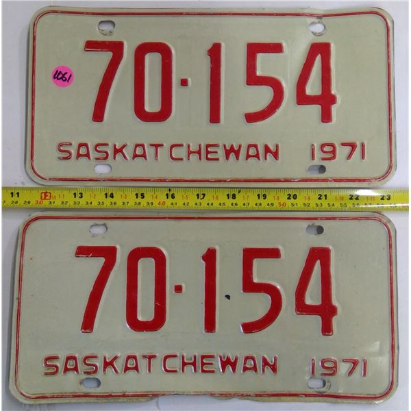 Matched Pair 1971 Sask Plates