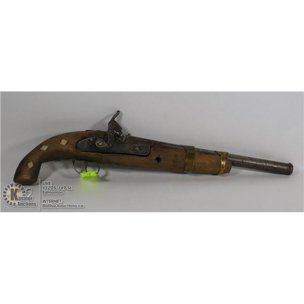 ANTIQUE FLINTLOCK POWDER PISTOL