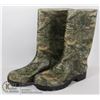 Image 1 : PAIR OF CAMO RUBBER BOOTS - MEN'S SIZE 8