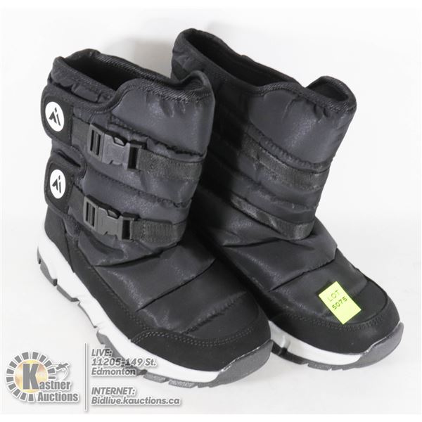 NEW PAIR OF KIDS WINTER BOOTS SIZE UNKNOWN