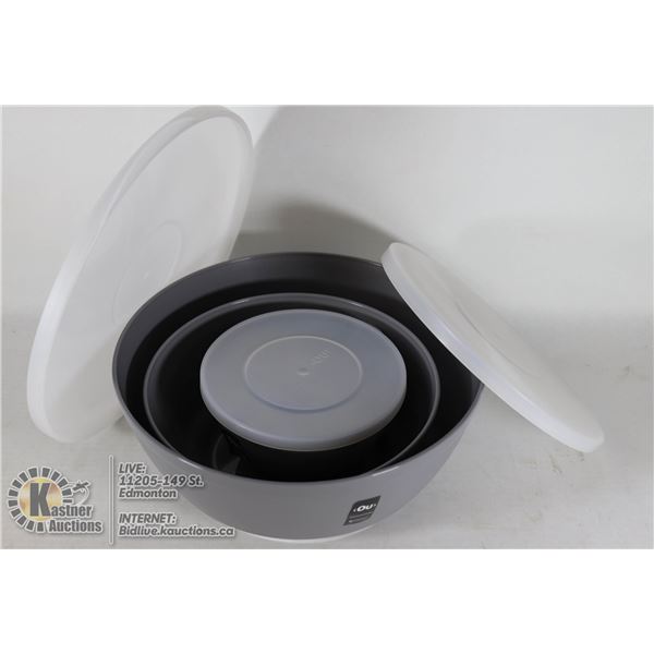 SET OF 3 TUPPERWARE BOWLS WITH LIDS