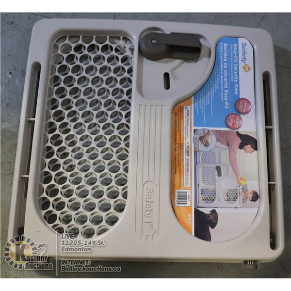 NEW DOREL EASY FIT CHILD / PET GATE