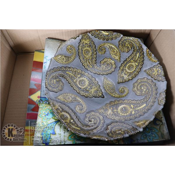 FLAT WITH 4 DECORATIVE TRAYS