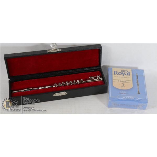 VINTAGE MINATURE MUSICAL