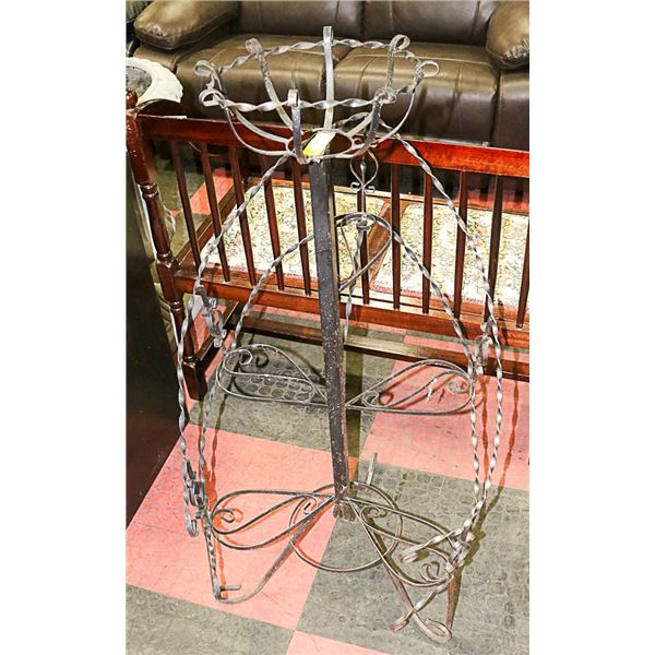 TWISTED METAL PLANT STAND