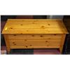 Image 1 : SOLID WOOD HINGED-LID STORAGE BENCH (40"L X 18.5"
