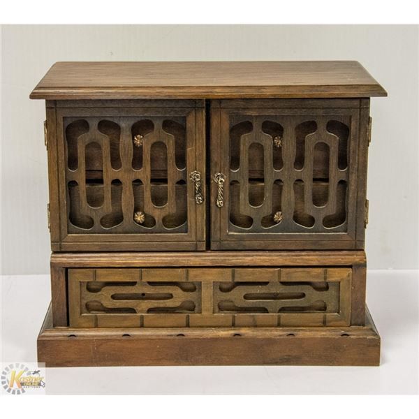 JEWELRY BOX WITH JEWELRY