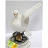 Image 1 : WHITE DOVE PORCELAIN HAND PAINTED BY ANDREA 9"