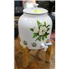 Image 1 : WHITE ROSE WATER JUG DISPENSER ON WOOD STAND