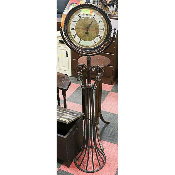 METAL DISPLAY CLOCK